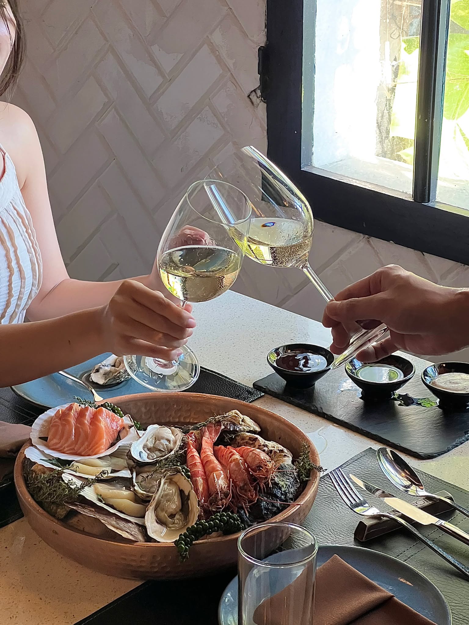 Chạm Vào Mùa Hè – Trải Nghiệm Biển Cả Ngay tại Salmonoid