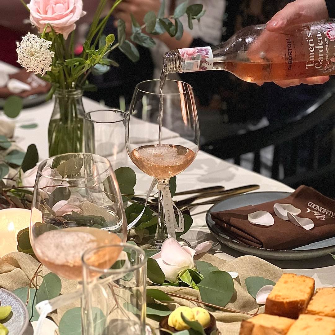 Một Bữa Tiệc Mùa Hè Tràn Ngập Hoa Cỏ – Tại Salmonoid