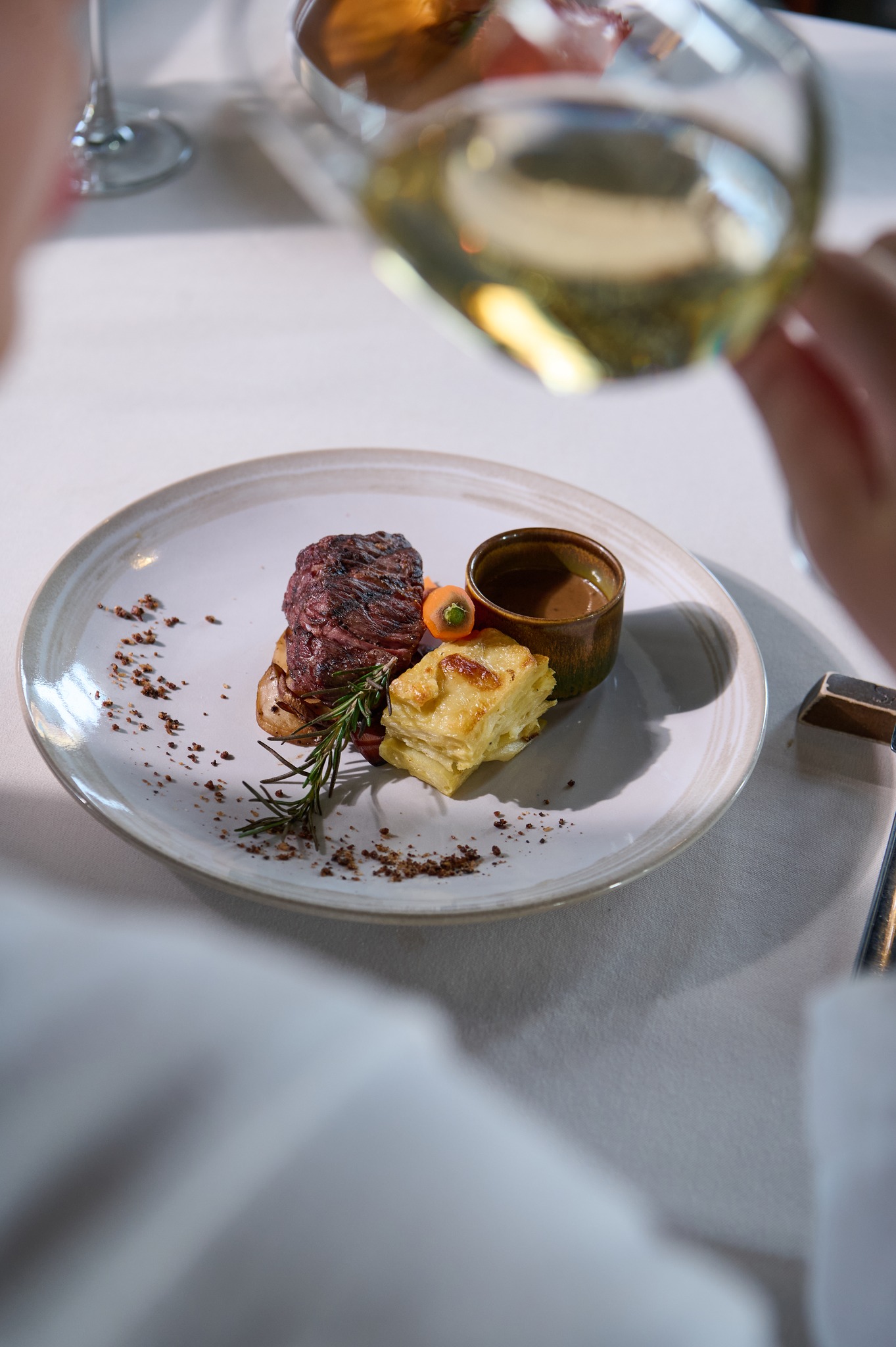 Rượu Vang Không Cồn cho Bữa Trưa Trọn Vẹn – Tại Salmonoid — photo 3