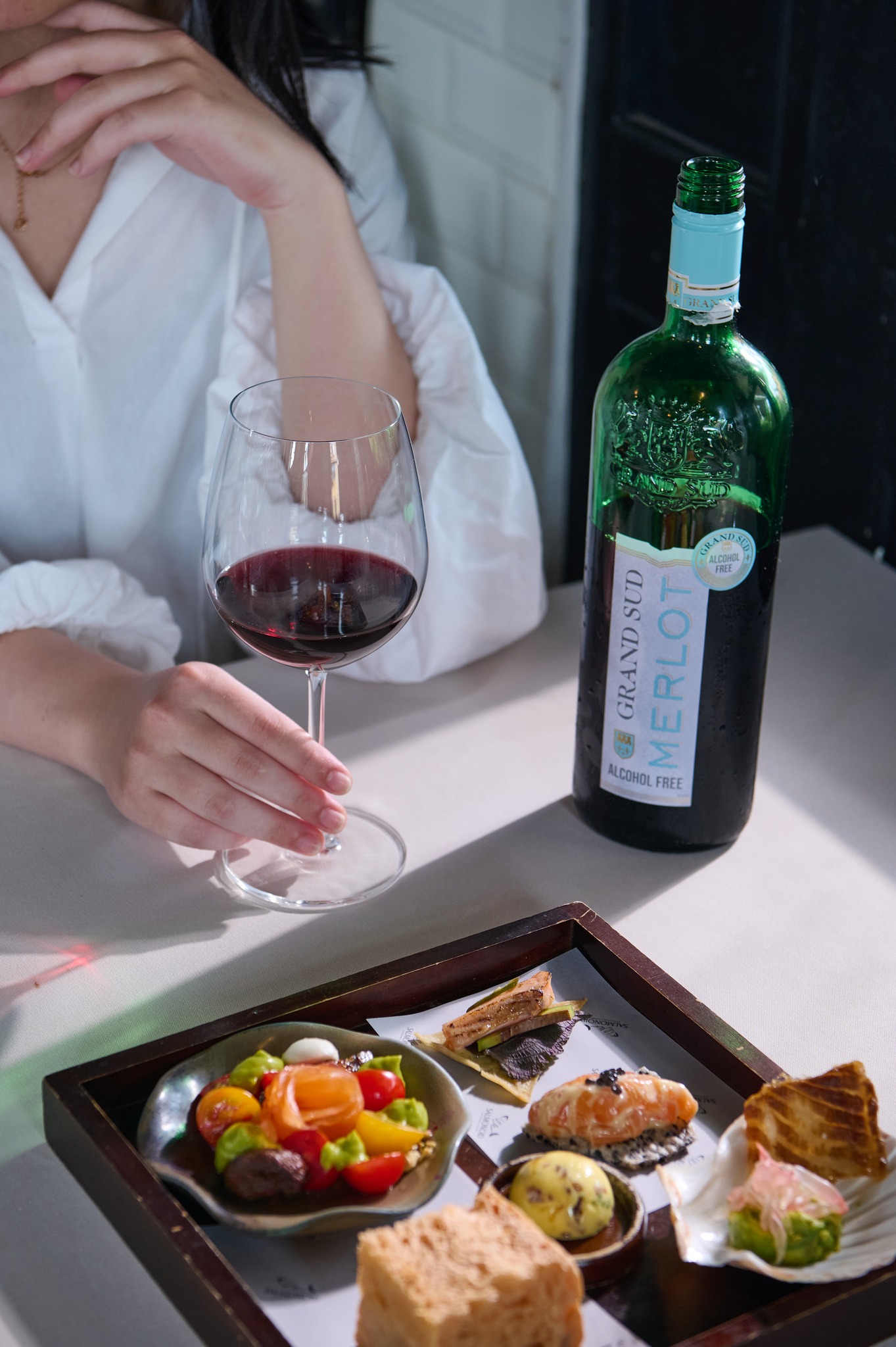 Rượu Vang Không Cồn cho Bữa Trưa Trọn Vẹn – Tại Salmonoid — photo 2