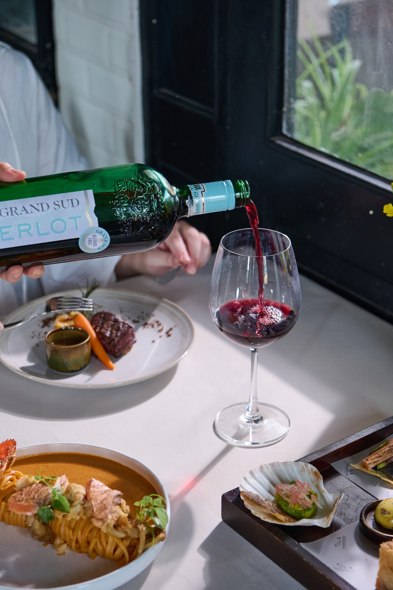 Rượu Vang Không Cồn cho Bữa Trưa Trọn Vẹn – Tại Salmonoid — photo 4