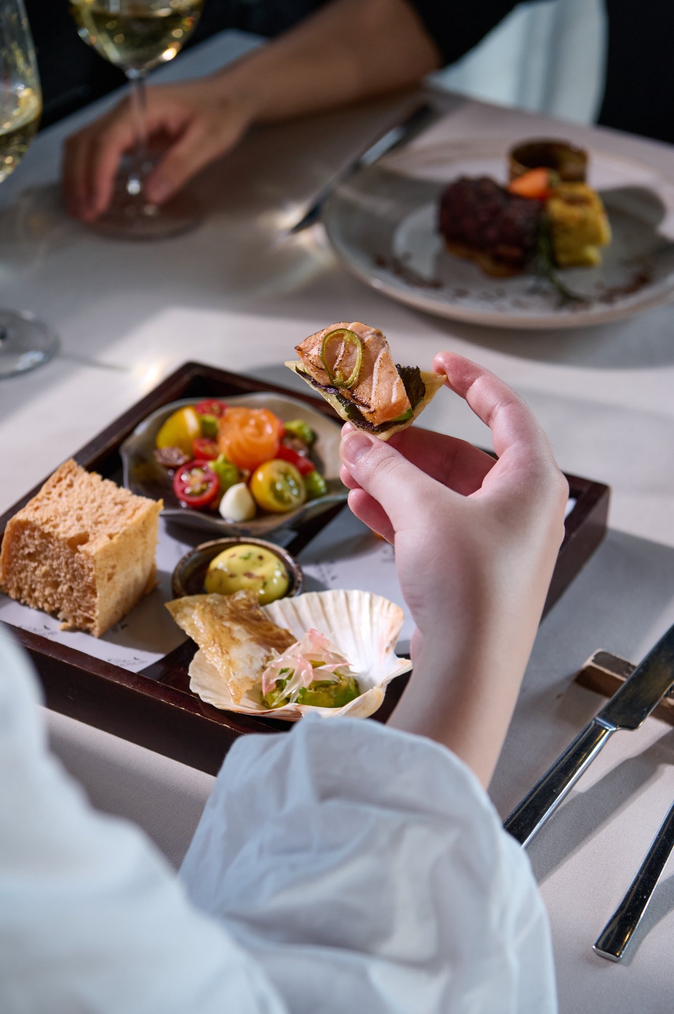 Bữa Trưa trong Căn Biệt Thự Cổ - Thoảng một Chút Rượu Vang — photo 4