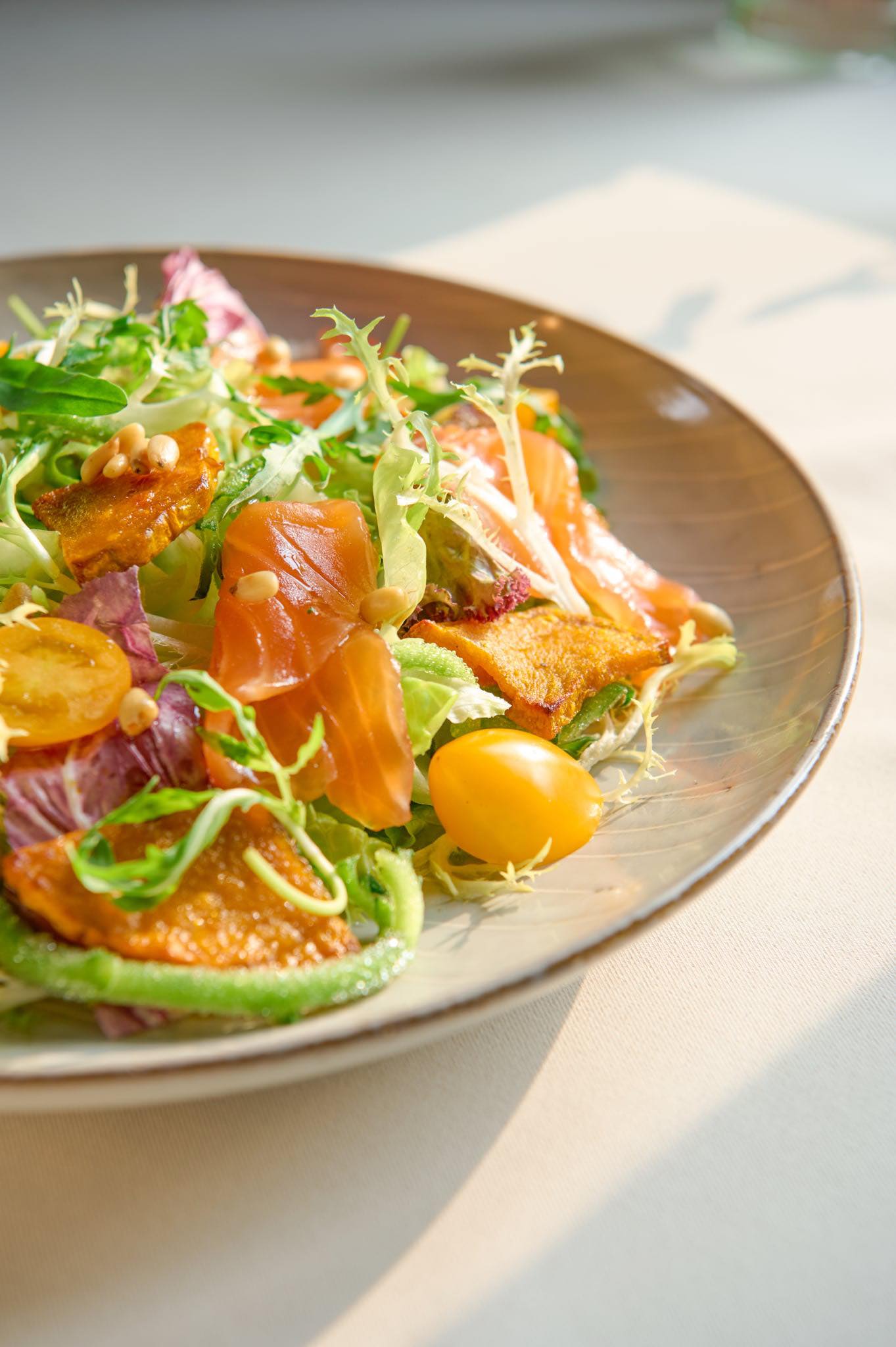 Vị Xanh Lành Dịu trong một Chiếc Đĩa Salad – Tại Salmonoid