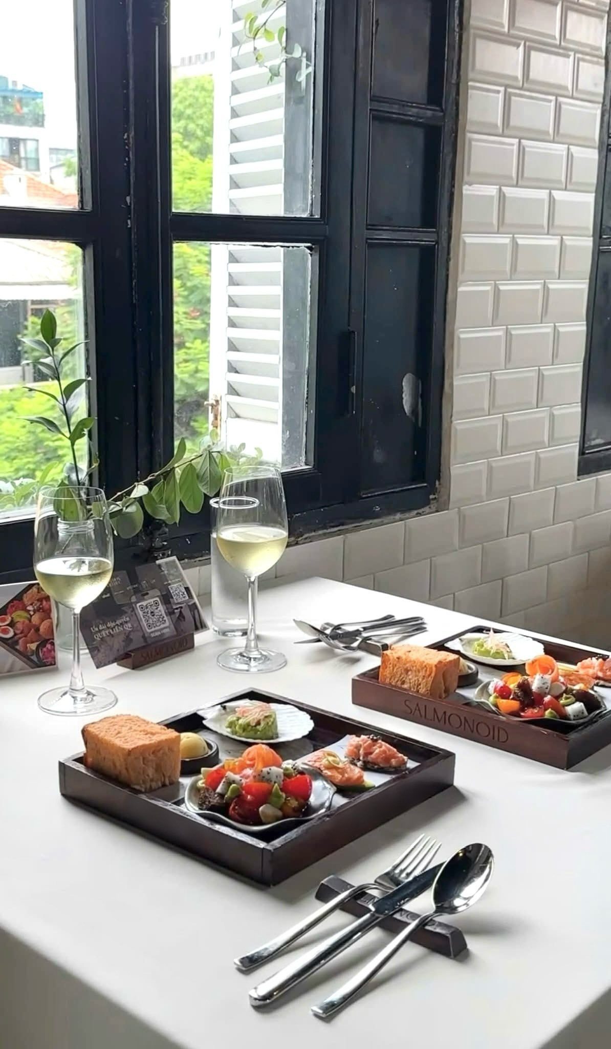 Điểm Dừng Chân Thư Thả Giữa Ngày Hạ – Tại Salmonoid