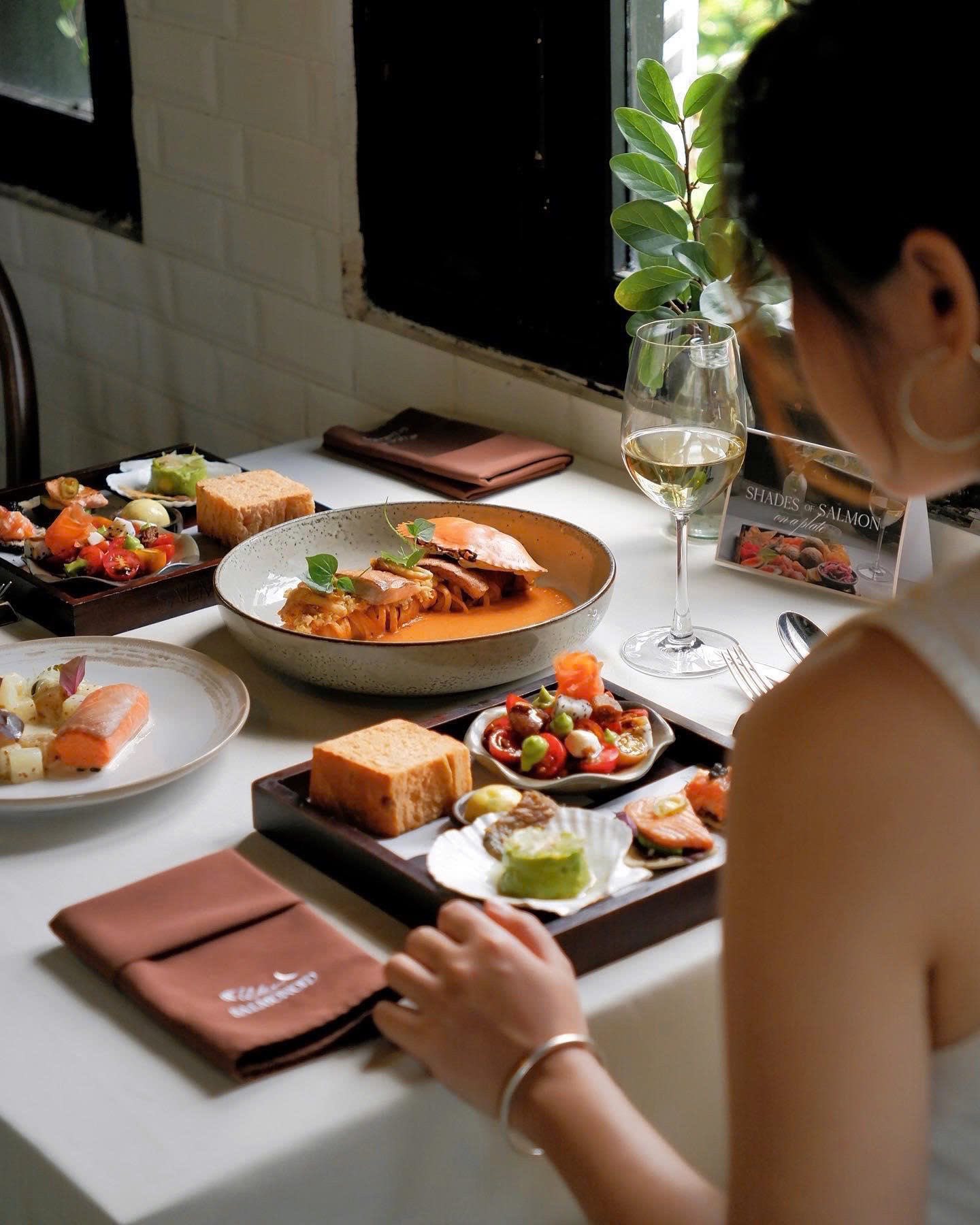 Giữa Ngày Bận Rộn, Vẫn Có một Bữa Trưa để Thở