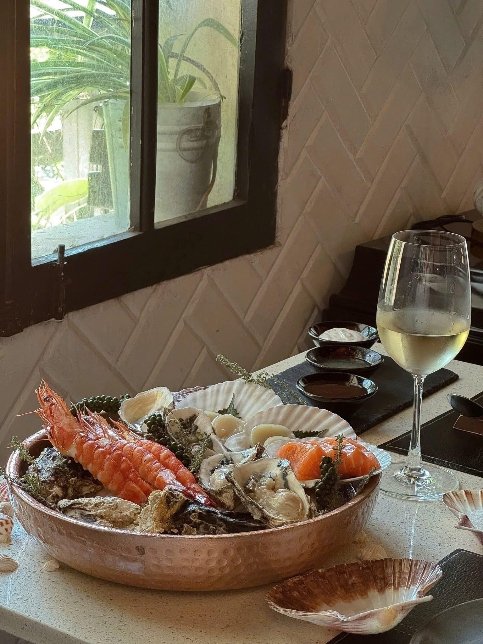 Cơn Mưa Mang theo Hơi Thở từ Đại Dương – Tại Salmonoid