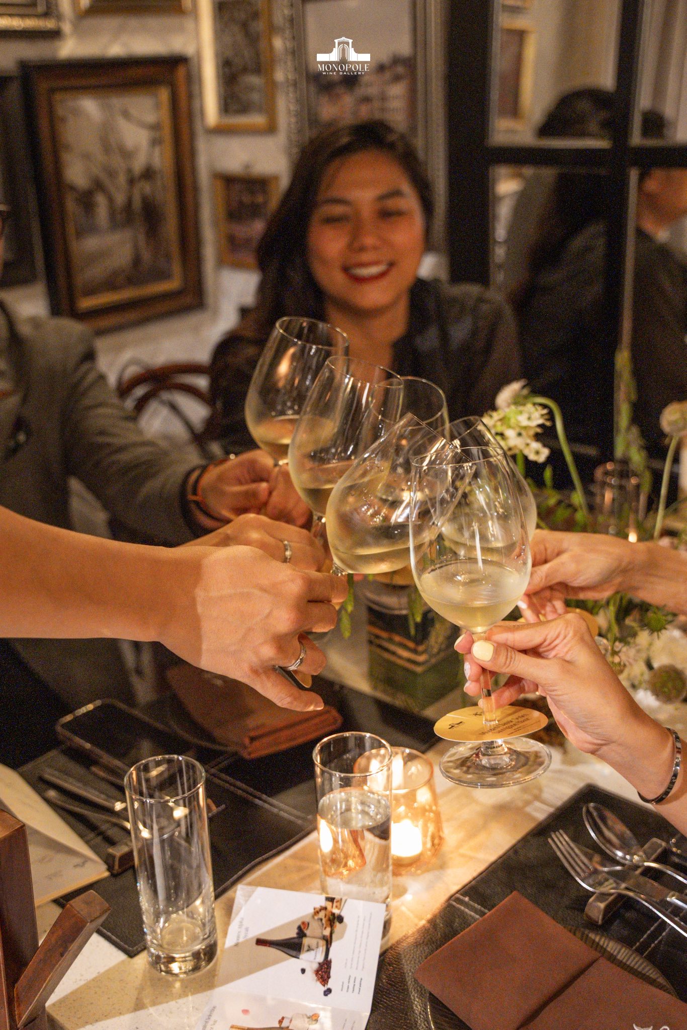 Thủ Thỉ Tâm Tình bên Bàn Tiệc – Tại Salmonoid — photo 3