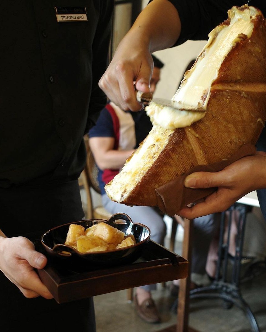 Chần Chừ Chi, Salmonoid Có Đủ Cheese