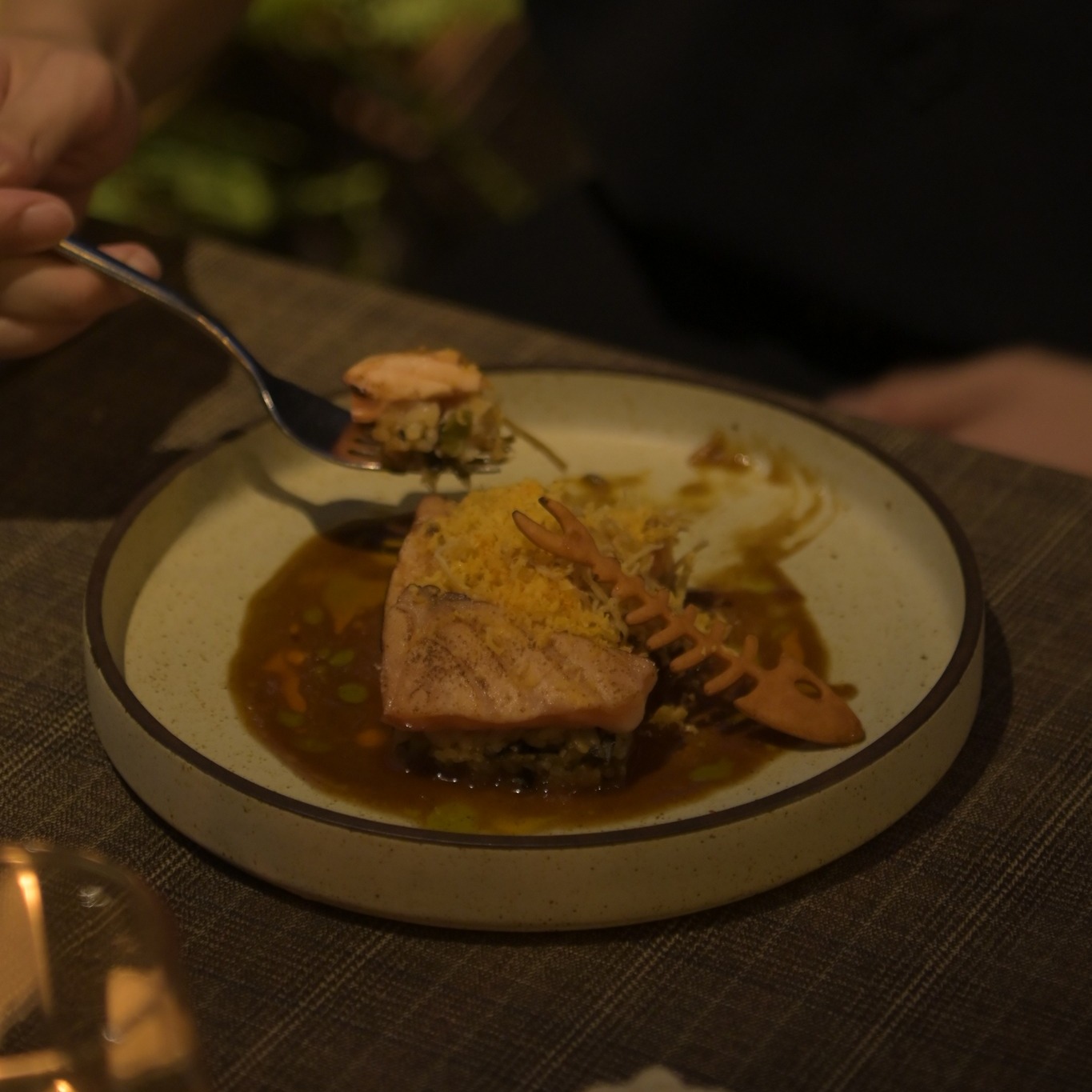 A tranquil garden ideal for a tender dinner | Salmonoid — photo 4