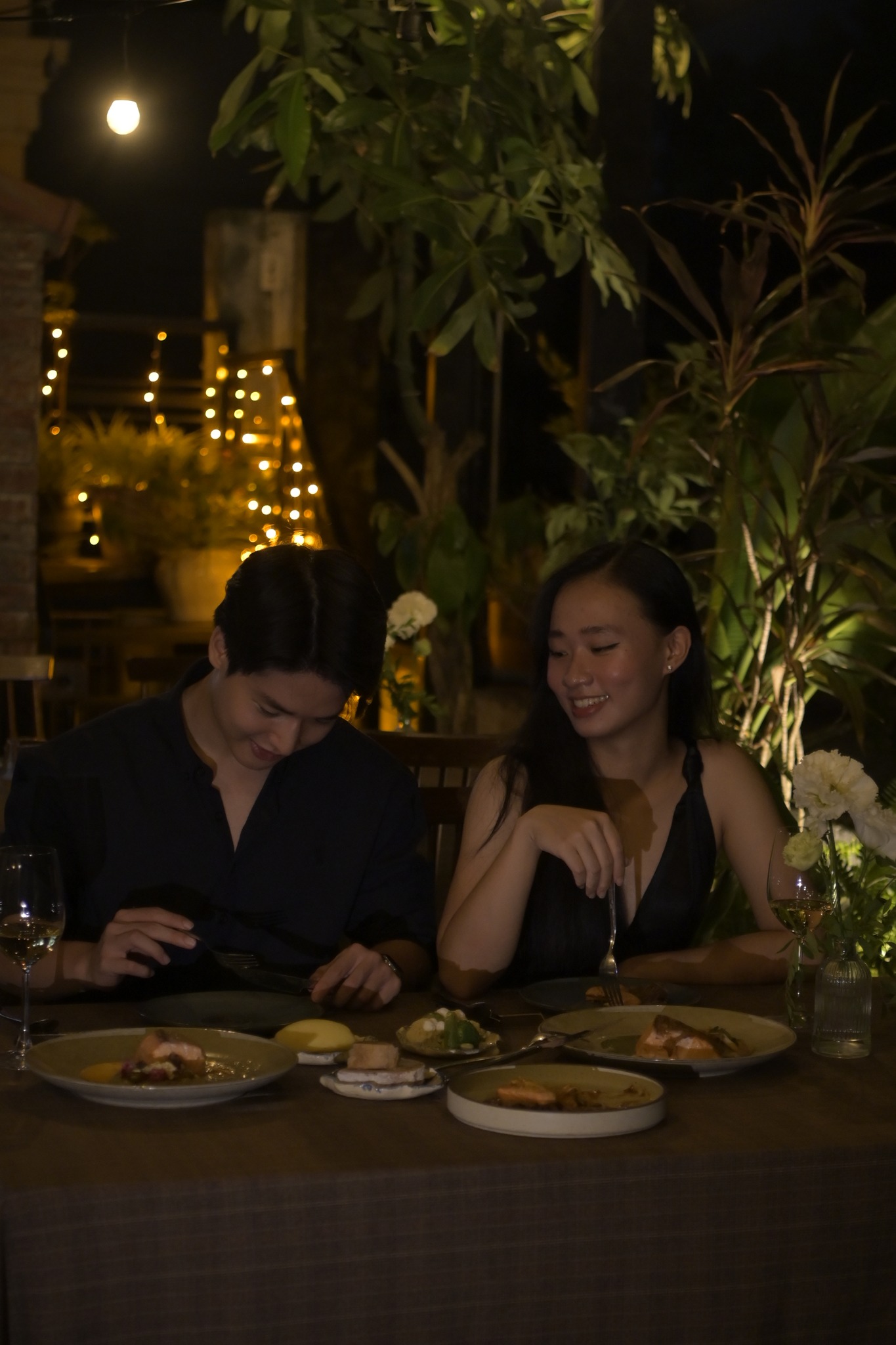 A tranquil garden ideal for a tender dinner | Salmonoid