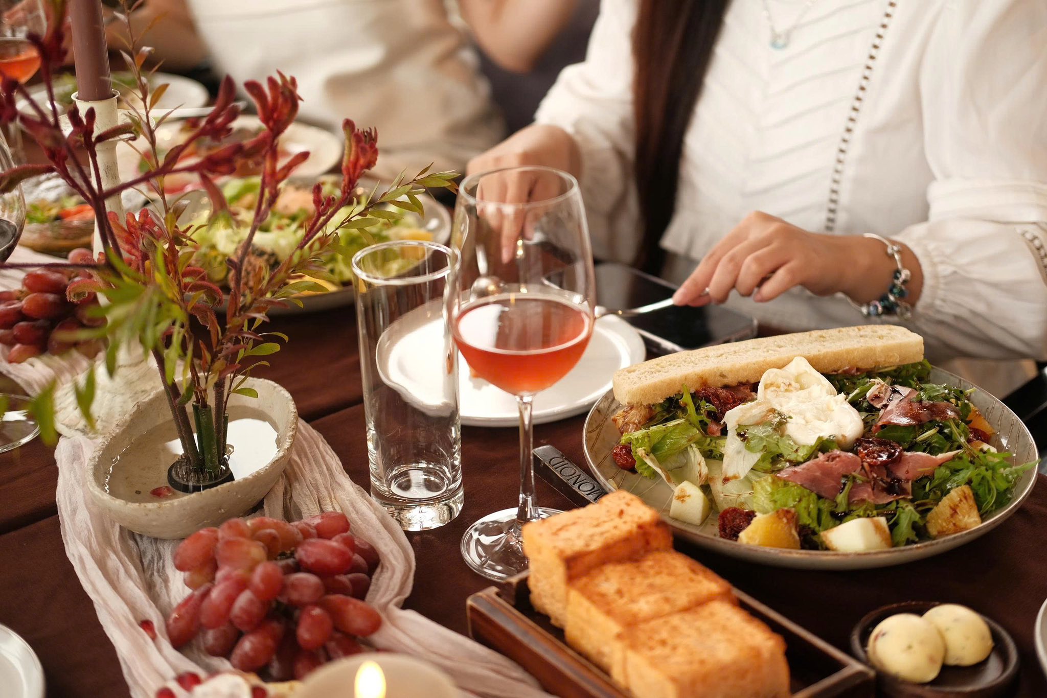 Gặp Nhau Khi Hoàng Hôn Buông Xuống – Tại Salmonoid — photo 3